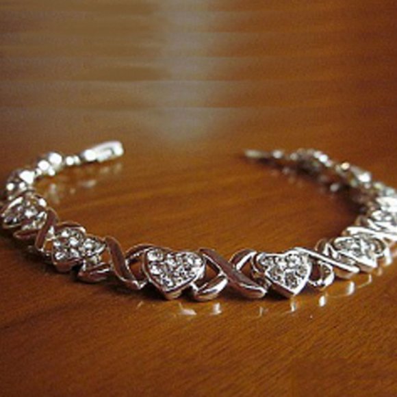 Elegant Tennis Bracelet Swarovski Elements with the tag and Gift box, great gift - Picture 2 of 4